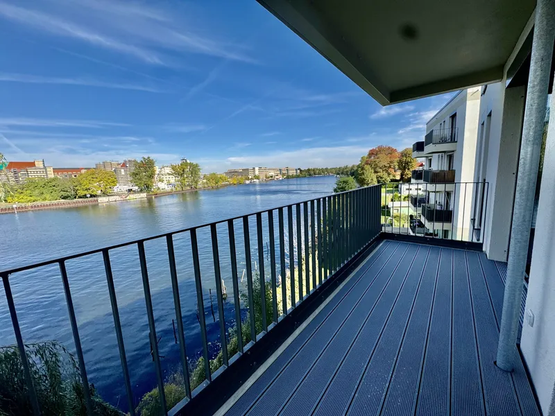 Wohnen, wo Berlin am schönsten aufs Wasser trifft - 2 Zimmer — photo 1